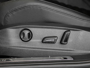 2018Ŀ 330TSI DSG A {{