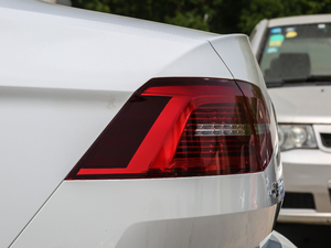 2018Ŀ 330TSI DSG A ^