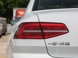 2018Ŀ 330TSI DSG A ^