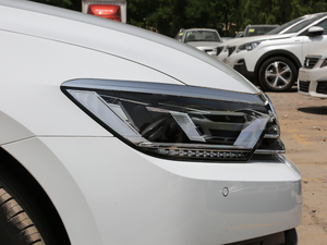 2018Ŀ 330TSI DSG A ^