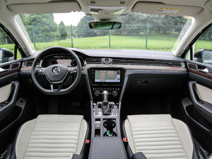 2018款380TSI DSG 旗舰型 内饰全景