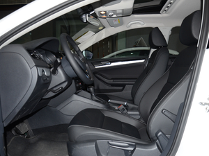 2018款180TSI DSG臻享型 前排空间
