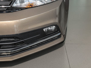 2018款1.6L 自动舒适型 前雾灯