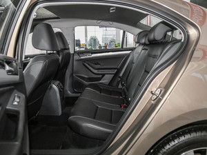 2018款1.6L 自动舒适型 后排空间
