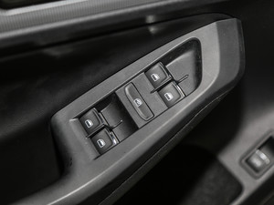 2018款1.6L 自动舒适型 主驾车窗控制区	
