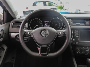 2018款1.6L 自动舒适型 方向盘