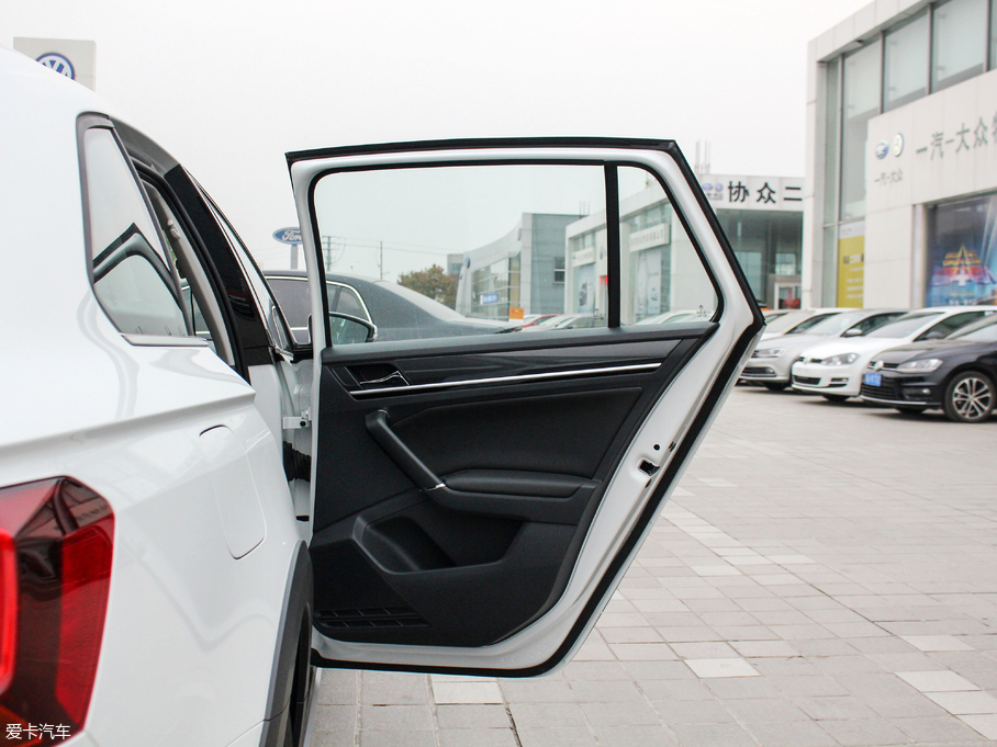 2018��ε�I 230TSI DSG���A��