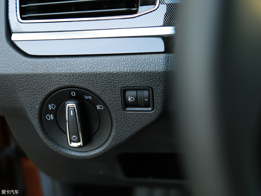 2018��ε�I 230TSI DSG���A��