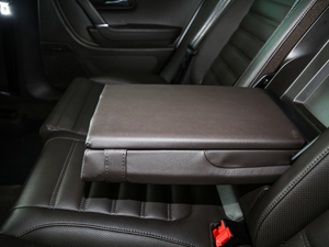 2018款2.0TSI 豪华型 后排中央扶手