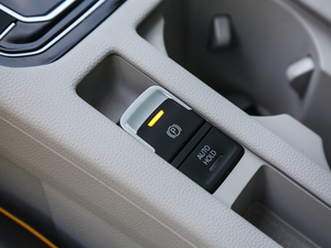 2019款380TSI 曜颜版 国V 驻车制动器
