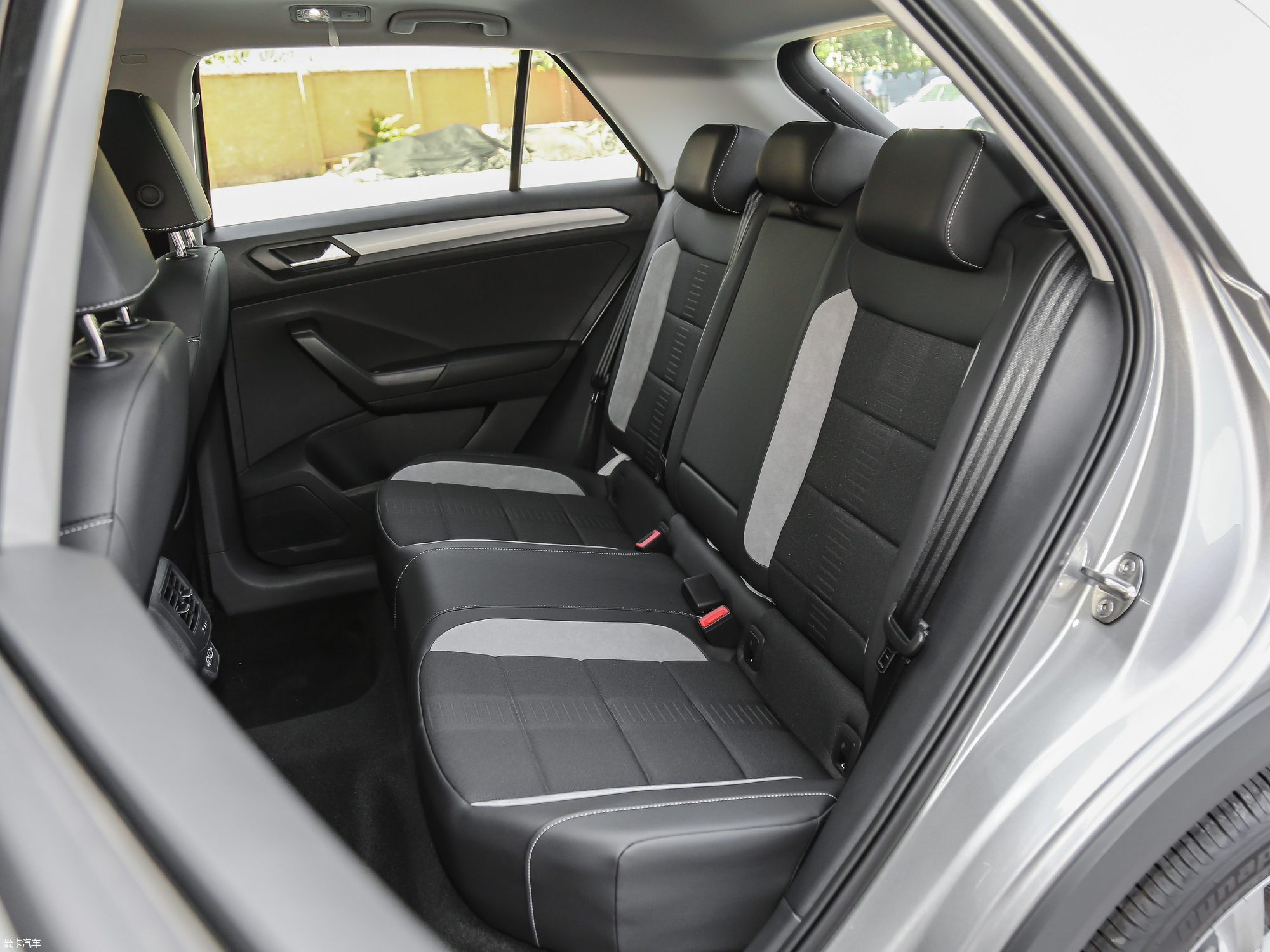 【2018款t-roc探歌280tsi dsg两驱进取型_空间座椅_4