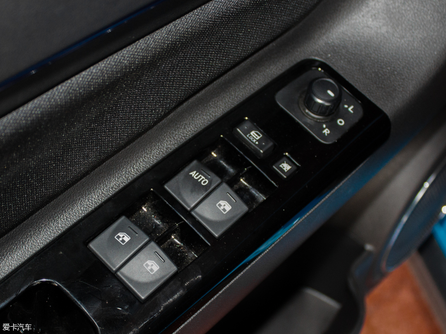 2016�����Q25 1.5L �ԄӘ��۰�