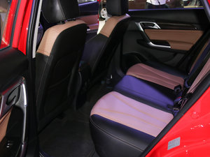 2018款1.5L CVT尊贵版 后排空间