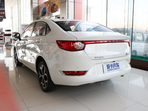 2018款1.5L 手动尊贵版 左后45度