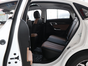 2018款1.5L 手动尊贵版 后排空间