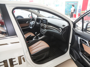 2018款1.5L 手动豪华版 空间座椅