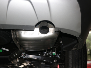 2018款1.5T 手动精英型 5座 排气管
