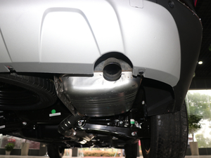 2018款1.5T CVT豪华型 5座 排气管