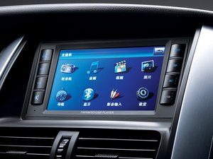 2011款2.0L 手动豪华版 7座 中控区