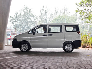 2011款1.5L 手动标准版 7座 正侧（左）