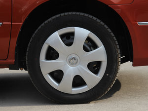 2013款1.5L 手动舒适版 7座 国V 轮圈
