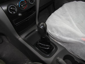 2013款1.5L 手动舒适版 7座 国V 换挡杆
