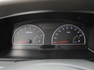 2013款1.5L 手动舒适版 7座 国V 仪表