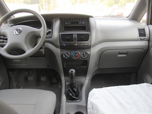 2013款1.5L 手动舒适版 7座 国V 中控台