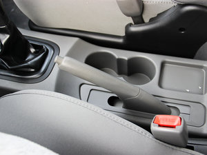 2013款1.5L 手动标准版 7座 国V 中控区