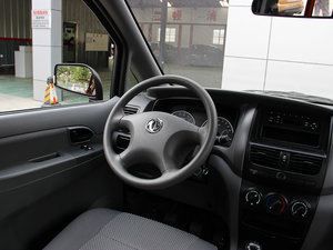 2013款1.5L 手动标准版 7座 国V 中控区