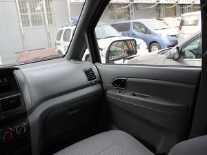 2013款1.5L 手动标准版 7座 国V 中控区