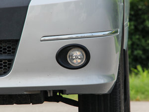 2014款1.6L 手动豪华型7座 国IV  前雾灯