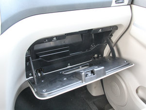 2014款1.6L 手动豪华型7座 国IV  手套箱