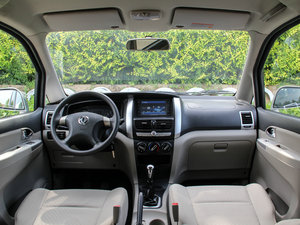 2014款1.6L 手动豪华型7座 国IV  内饰全景
