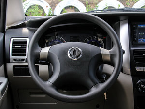 2014款1.6L 手动豪华型7座 国IV  方向盘