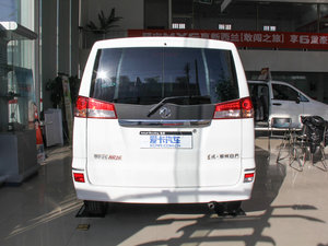 2014款1.6L 手动舒适型7座 国V  正后	