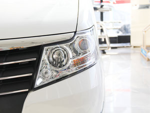 2014款1.6L 手动舒适型7座 国V  大灯