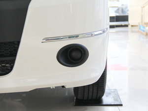 2014款1.6L 手动舒适型7座 国V  前雾灯