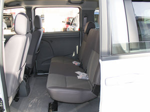 2014款1.6L 手动舒适型7座 国V  后排空间