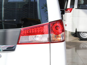 2014款1.6L 手动舒适型7座 国V  尾灯