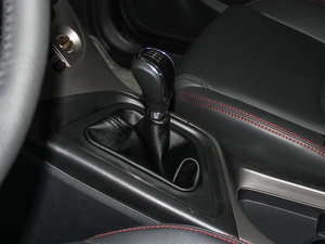 2016款1.5L 手动智能舒适型 换挡杆
