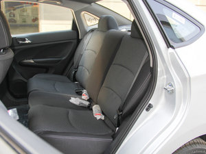 2016款1.5L 手动舒适天窗型 后排座椅
