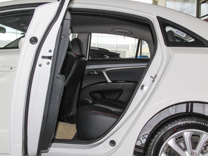 2016款1.6L 手动运动智能型 后排空间