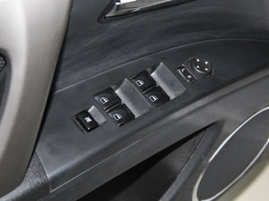 2016款1.6L 手动运动智能型 主驾车窗控制区	
