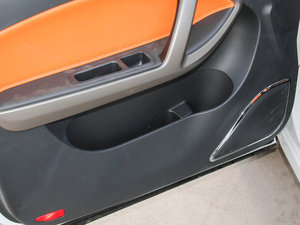 2016款1.6L 手动智能豪华型科技版 前门储物空间