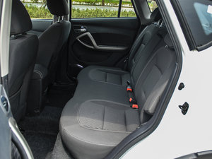 2016款1.6L 手动舒适型 后排座椅
