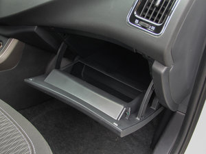 2016款1.6L 手动舒适型 手套箱
