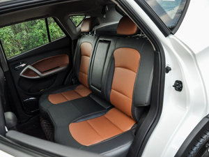 2016款1.5T CVT旗舰型 后排座椅
