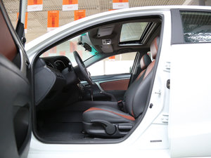 2017款1.5T CVT豪华型 前排空间