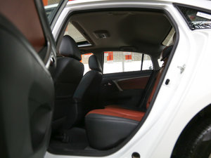 2017款1.5T CVT豪华型 后排空间